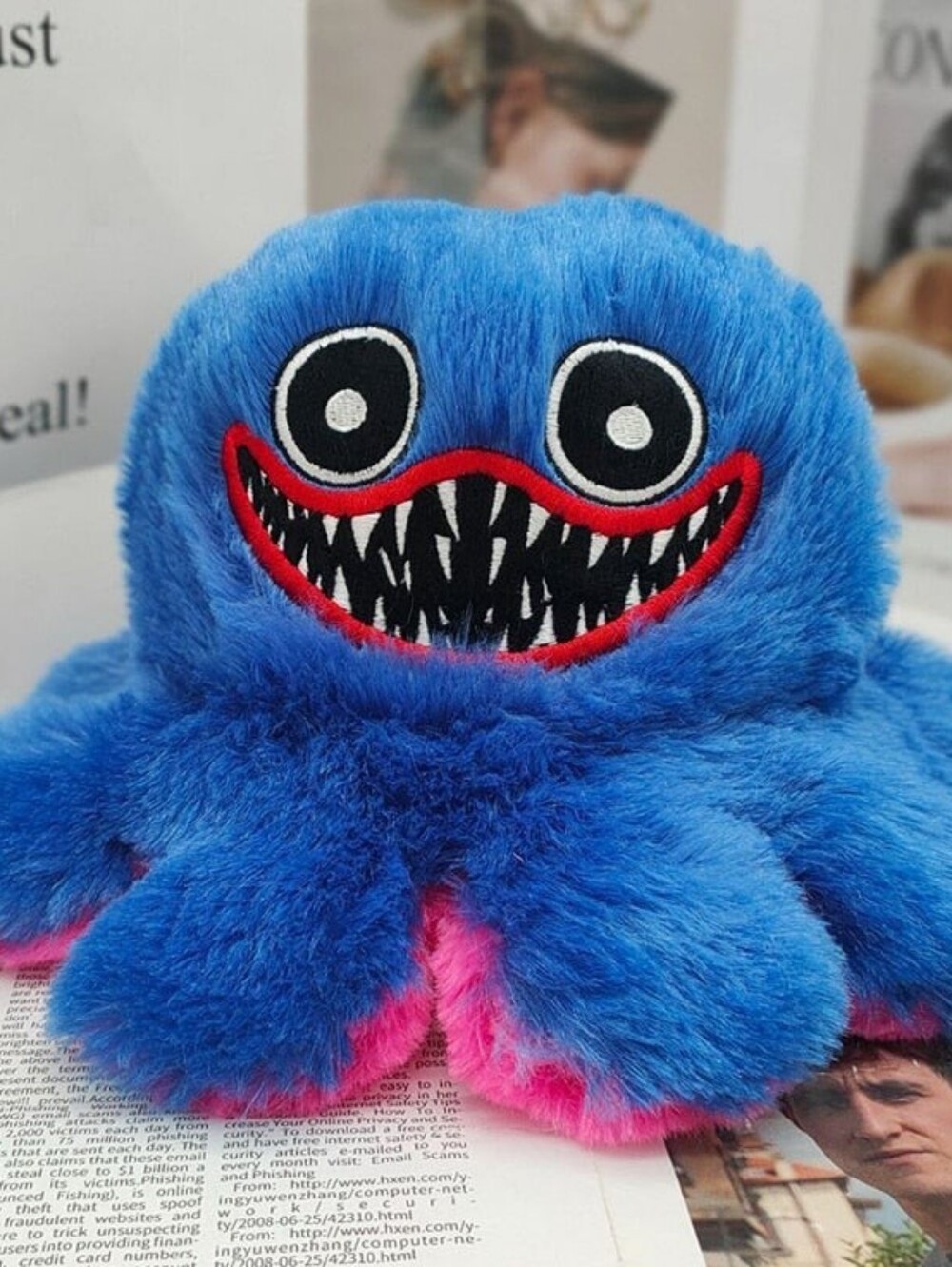 Plush Reversible Huggy Wuggy Kissy Missy Octopus Soft Toy - Blue & Pink